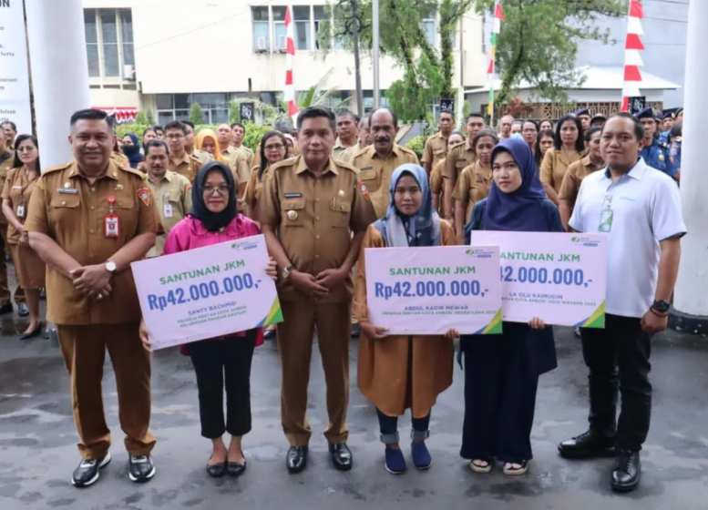 Ahli waris tiga pekerja di Ambon terima santunan dari BPJAMSOSTEK