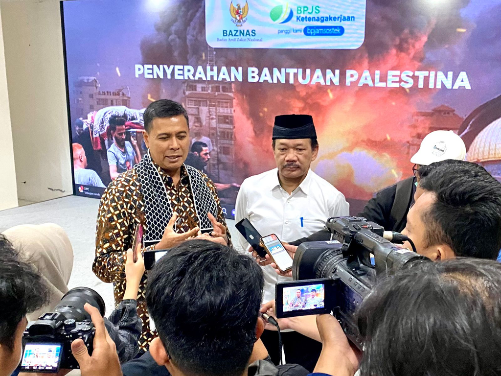 Dirut BPJS Ketenagakerjaan Serahkan Bantuan untuk Korban Perang Palestina
