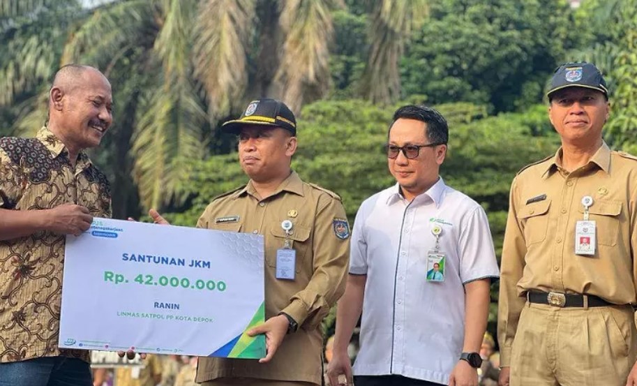 BPJS Ketenagakerjaan Depok Serahkan Santunan Jaminan Kematian ke Ahli Waris Anggota Linmas
