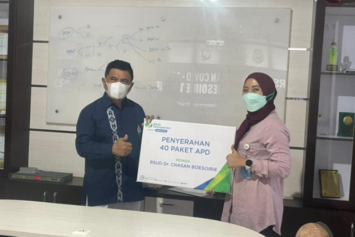 BPJAMSOSTEK Ternate serahkan 40 paket APD ke RSUD CB, perangi corona