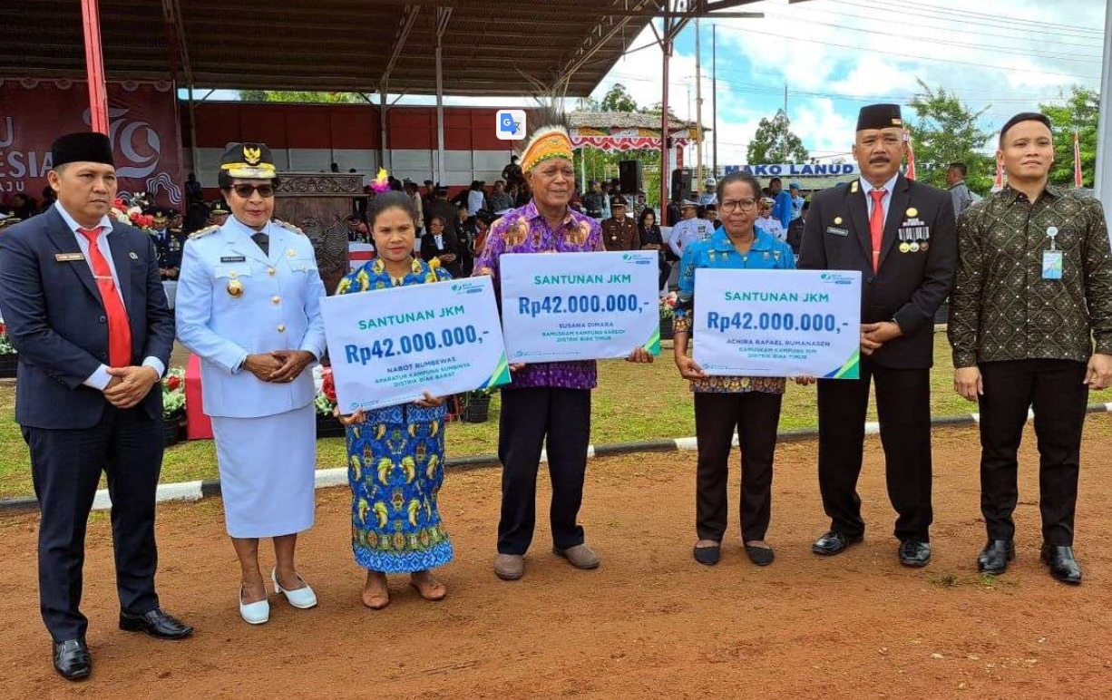HUT RI ke 79, PJ Bupati Biak Serahkan 3 Klaim Jaminan Kematian