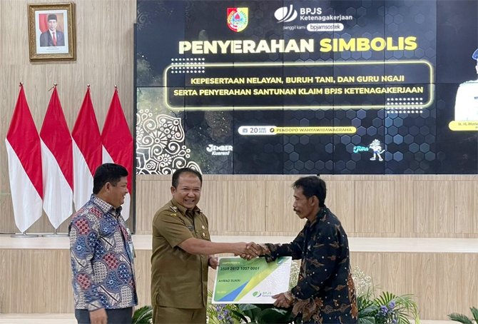  Pemkab Jember Daftarkan Petani, Nelayan dan Guru Ngaji ke BPJAMSOSTEK