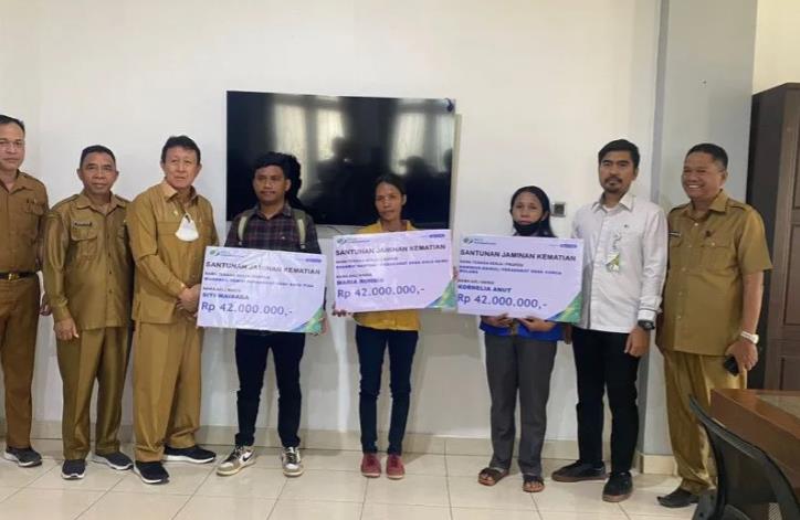 BPJAMSOSTEK beri santunan kematian bagi perangkat desa di Manggarai Barat