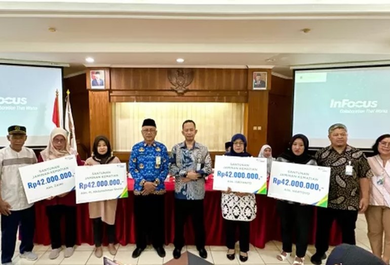 Empat Ahli Waris Pengurus RT di Srengseng Sawah Jaksel Terima Santunan Rp42 Juta
