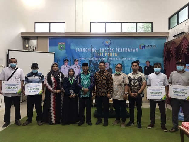 Didampingi Wakil Bupati, PT Jhonlin Marine Trans Kembali Salurkan Dana CSR untuk Perlindungan 1.500 Pekerja Rentan